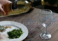 白葡萄酒的做法,从葡萄采摘到成品呈现